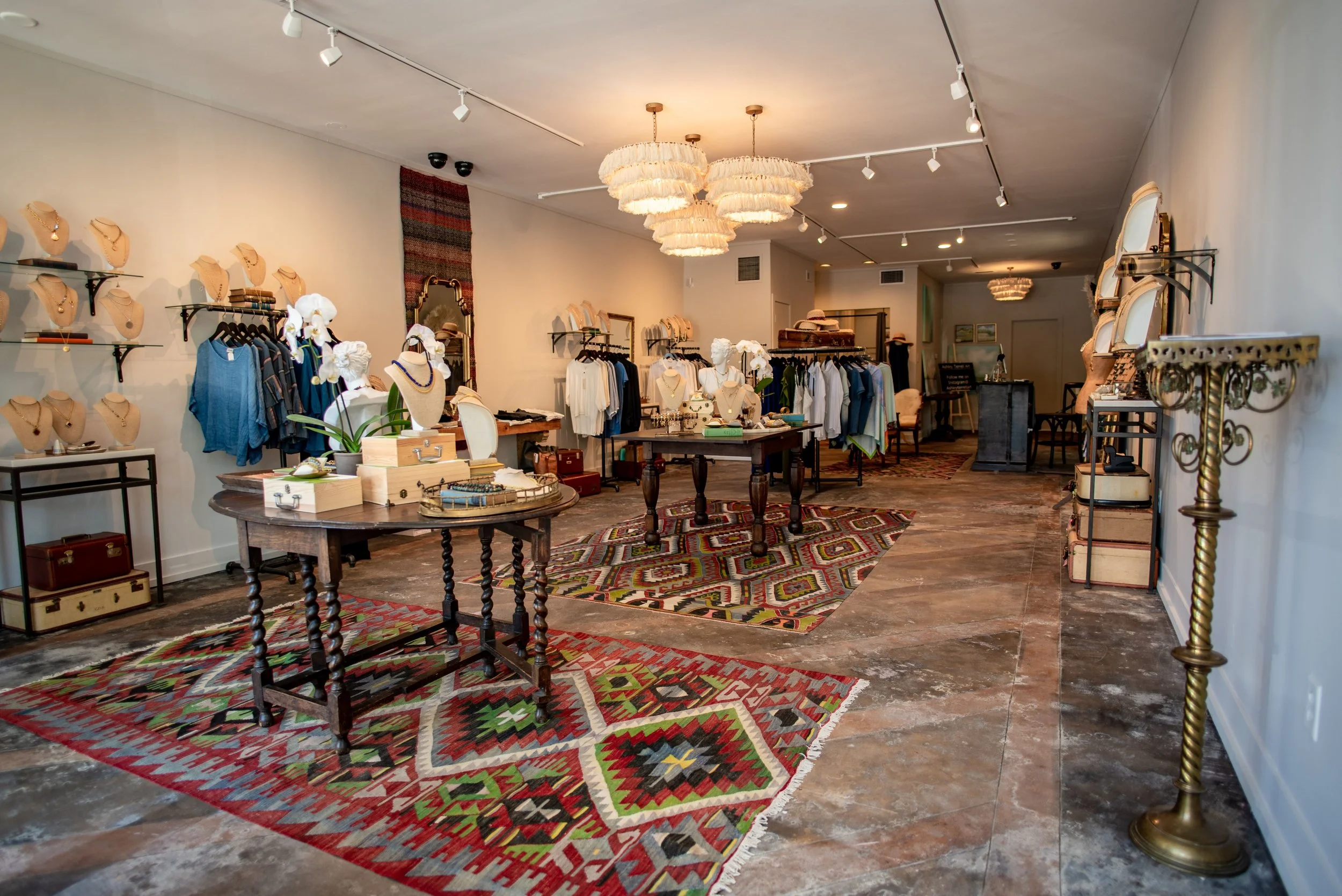 fairhope fashion shopping jewelry custom engrave personalize alabama vintage apparel shoes boutique bag leather