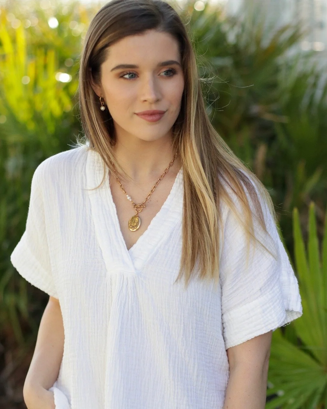 If there&rsquo;s one thing we know to be true, it&rsquo;s that you can never have too many white tops! We&rsquo;ve rounded up our favorite great white tops for you along with their perfect accessories! Tap the post to shop!