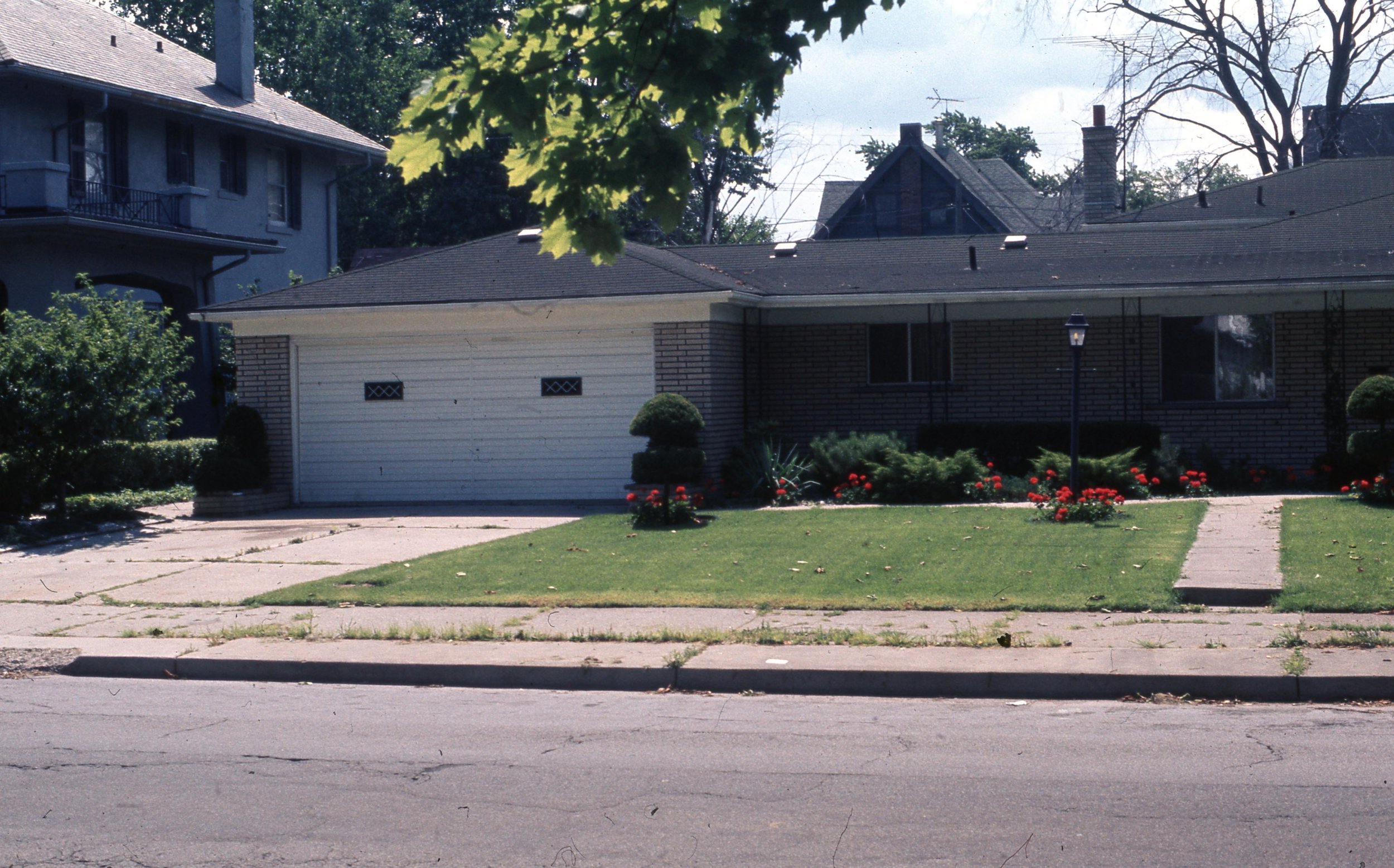 77 W. Chicago (garage) 1974.jpg