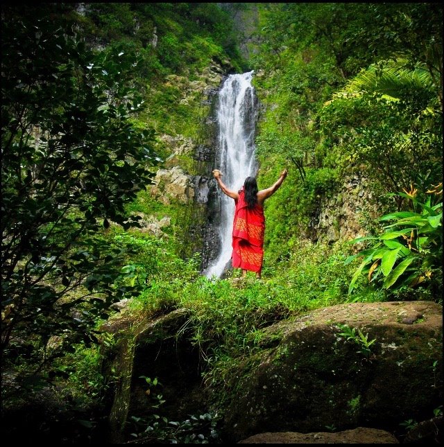 Kumu Lawrence Pule at Mooula Falls.jpg