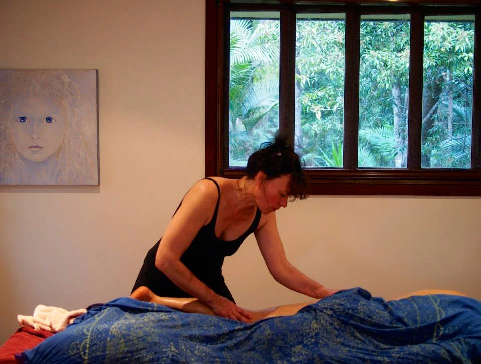 Lomi Lomi: Massage or Bodywork?