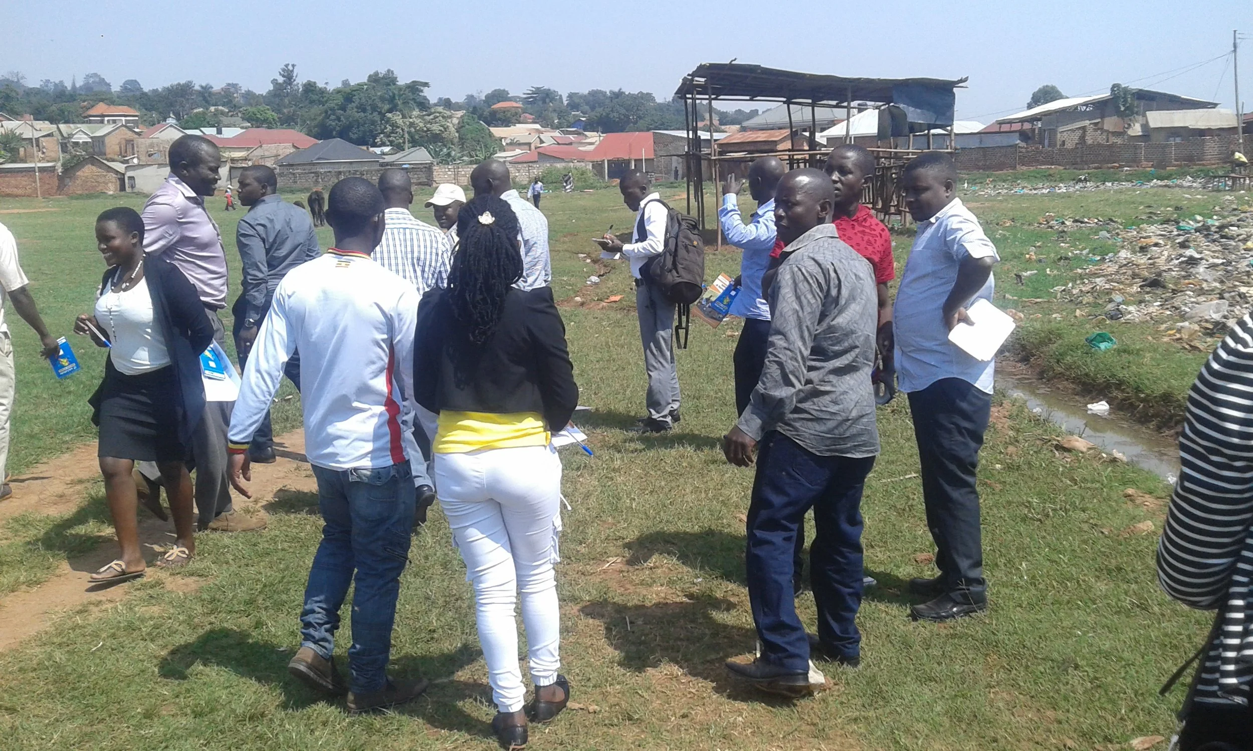 Site walk-through at Namuwongo 8th Street, Kampala, Uganda. Credit: UN-Habitat