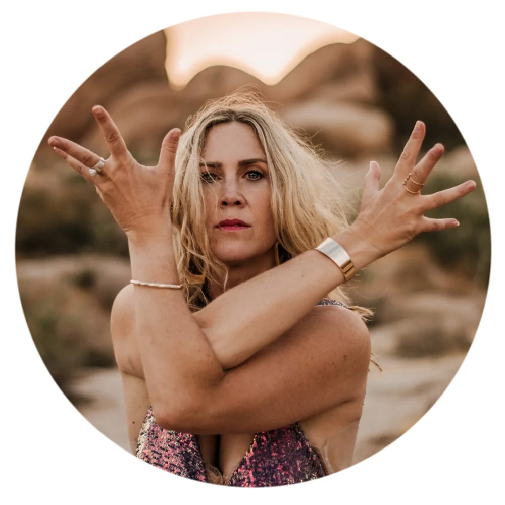 Desiree close cross arms by Delia.jpg