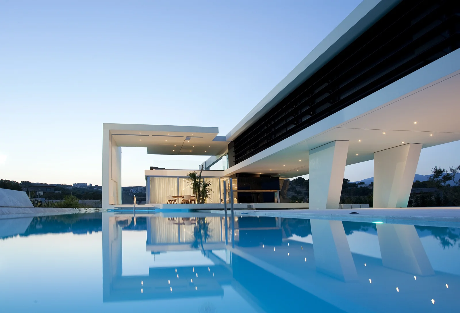 Impressive_Ultra_Modern_House_in_Athens_featured_on_architecture_beast_01.jpg