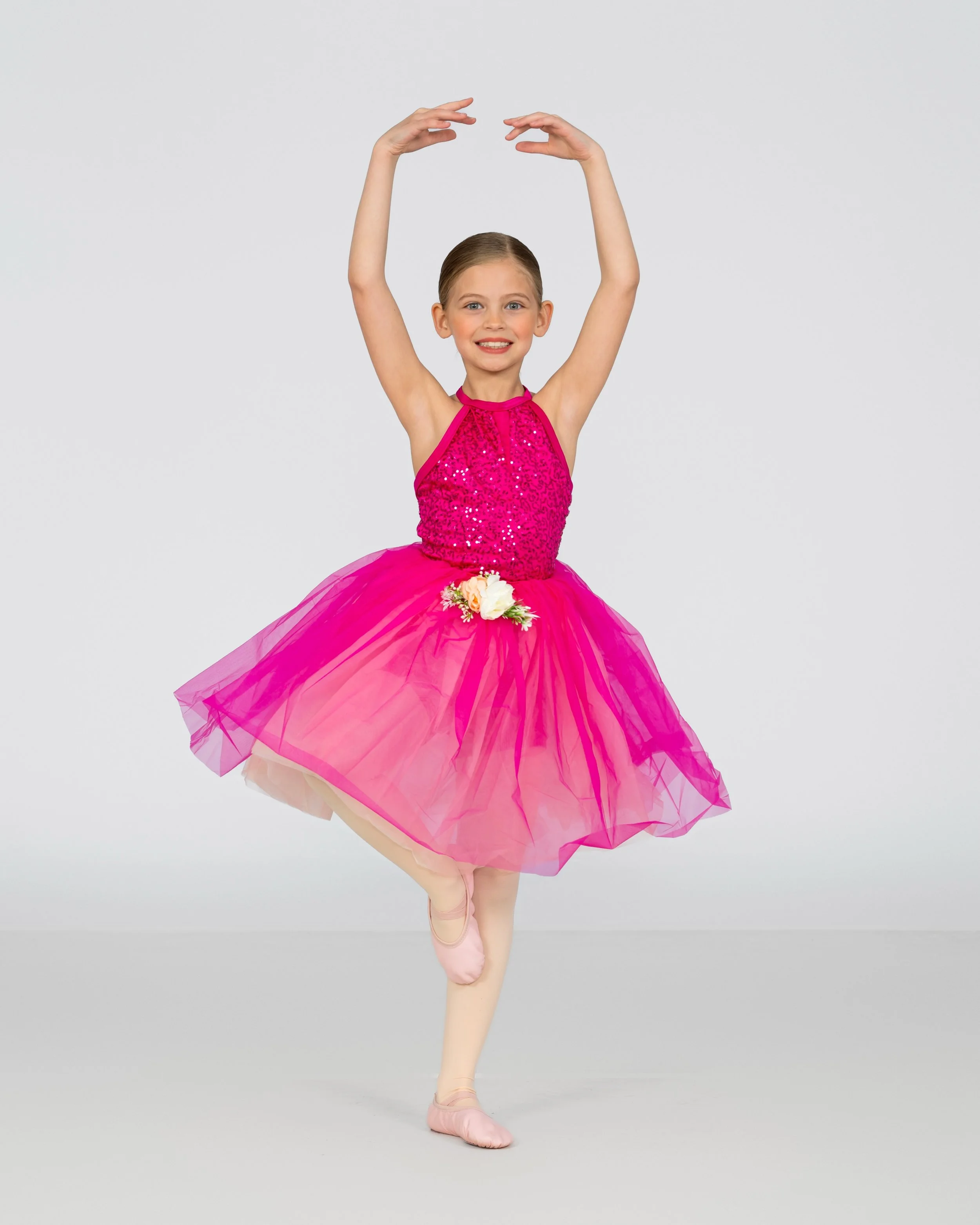 Everleigh&rsquo;s 2026 dance recital 🩰🧑🏼&zwj;🩰 she performed two dances for lyrical/musical theatre (Spoonful of Sugar + Time in a Bottle) and two for jazz/ballet (Alice + You Drive Me Crazy) for the studio&rsquo;s recital theme of &ldquo;Alice i
