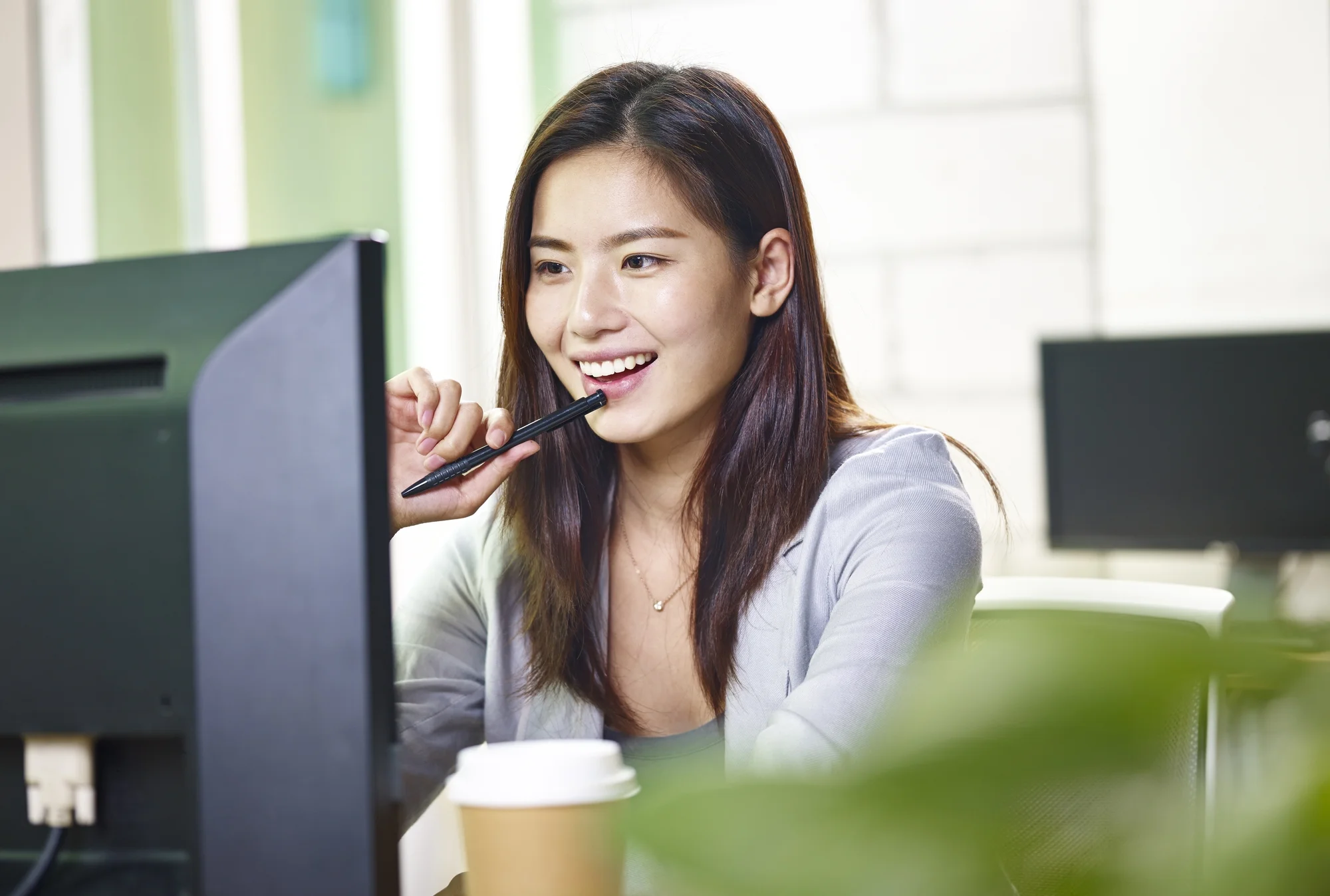 young-asian-business-woman-working-in-office-849386066_2003x1502.jpeg