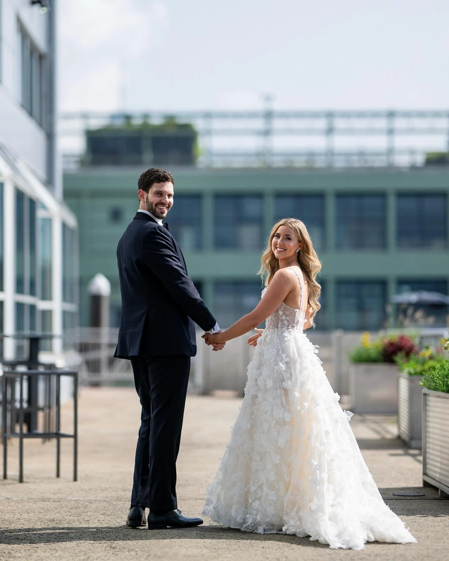 Talia and Eduardo’s waterfront wedding at @thepiersixtycollection was full of sweet, unforgettable moments. Here are just a few of our favorites we love looking back on.
Venue: @thepiersixtycollection
Planning: @visioneventco
Entertainment: @h