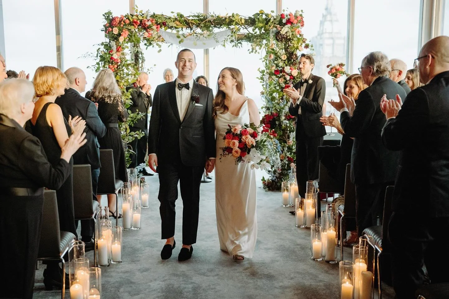 Looking back at Francesca and Brett’s stunner of a wedding day among the clouds. If you’re looking for a NYC wedding venue with views for days, @manhatta_nyc may be the one.
Venue: @manhatta_nyc
Planning: @visioneventco
Entertainment: @t
