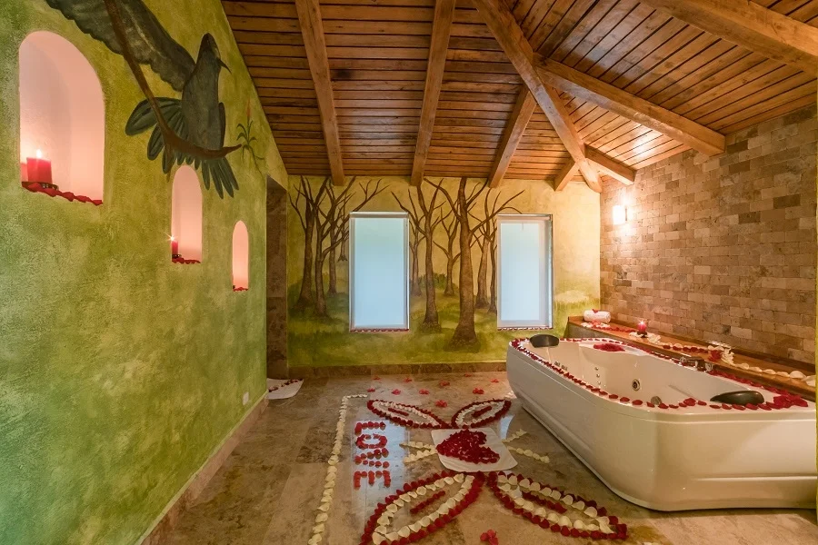 Hidromasaje Sala Madera Luna Spa Banos Ecuador.jpeg
