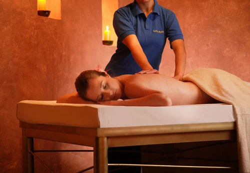 Luna Spa 31 tratamientos: masajes, faciales, exfoliaciones con cenizas del volcán Tungurahua, manicure, pedicure Desde: $17