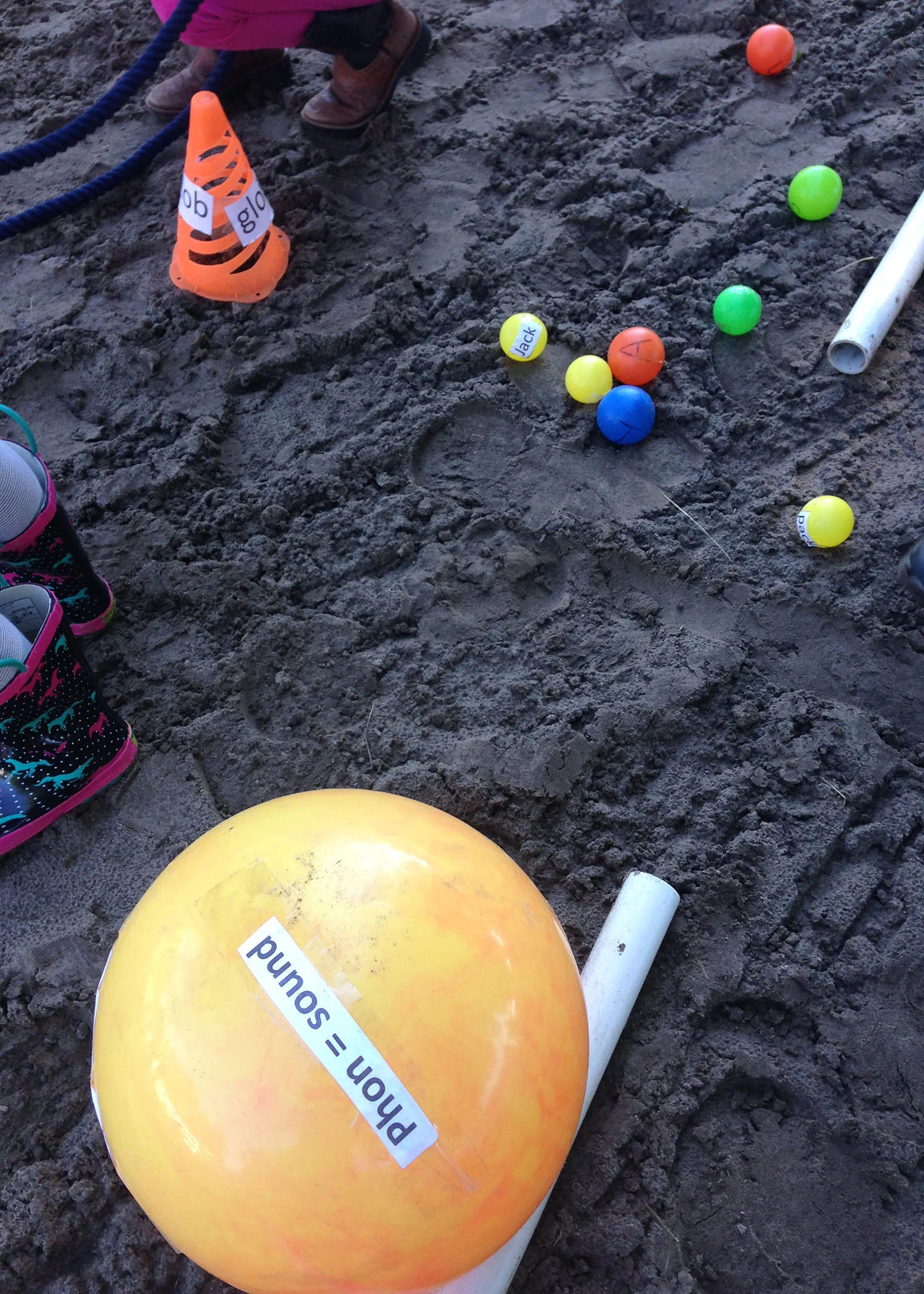 phoneme-mud-yellow-ball.jpg