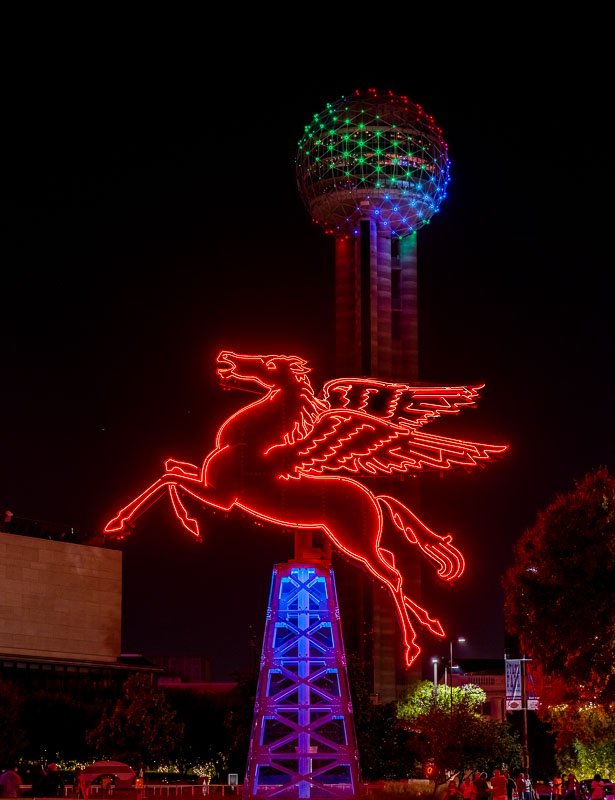 Dallas_Pegasus_night.jpg
