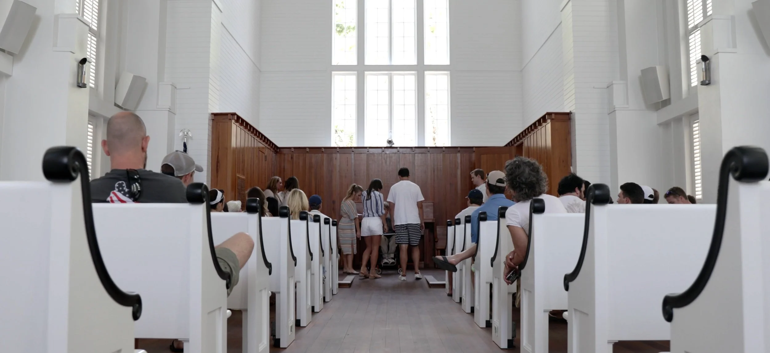 evan_&_h's_seaside_wedding (2160p).00_01_20_14.Still005.jpg