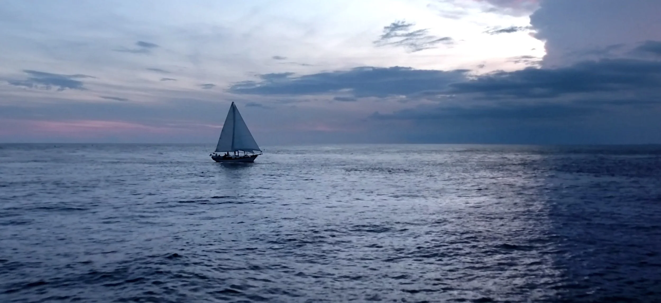 evan_&_h's_seaside_wedding (2160p).00_03_35_10.Still013.jpg