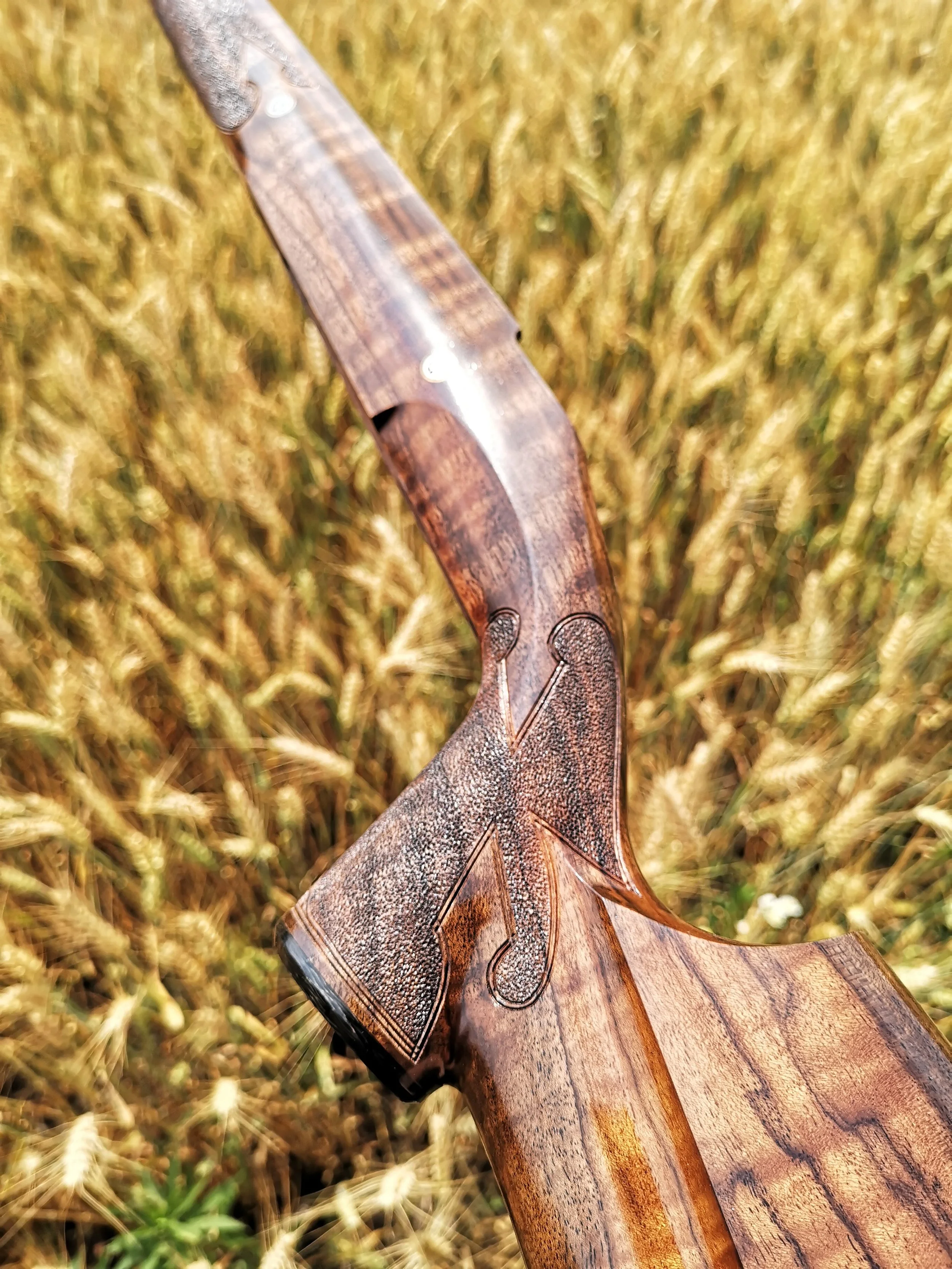 Stippled grip with forged carbon fiber grip cap 