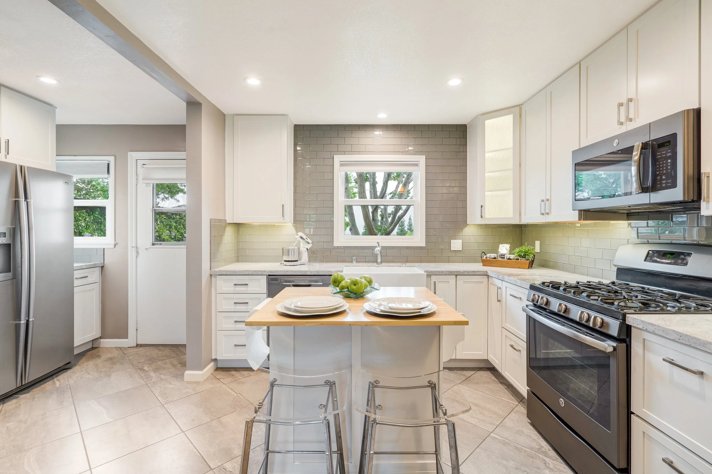 435 E Crescent Ave Redlands, CA (Cristina C)-14-6.jpg