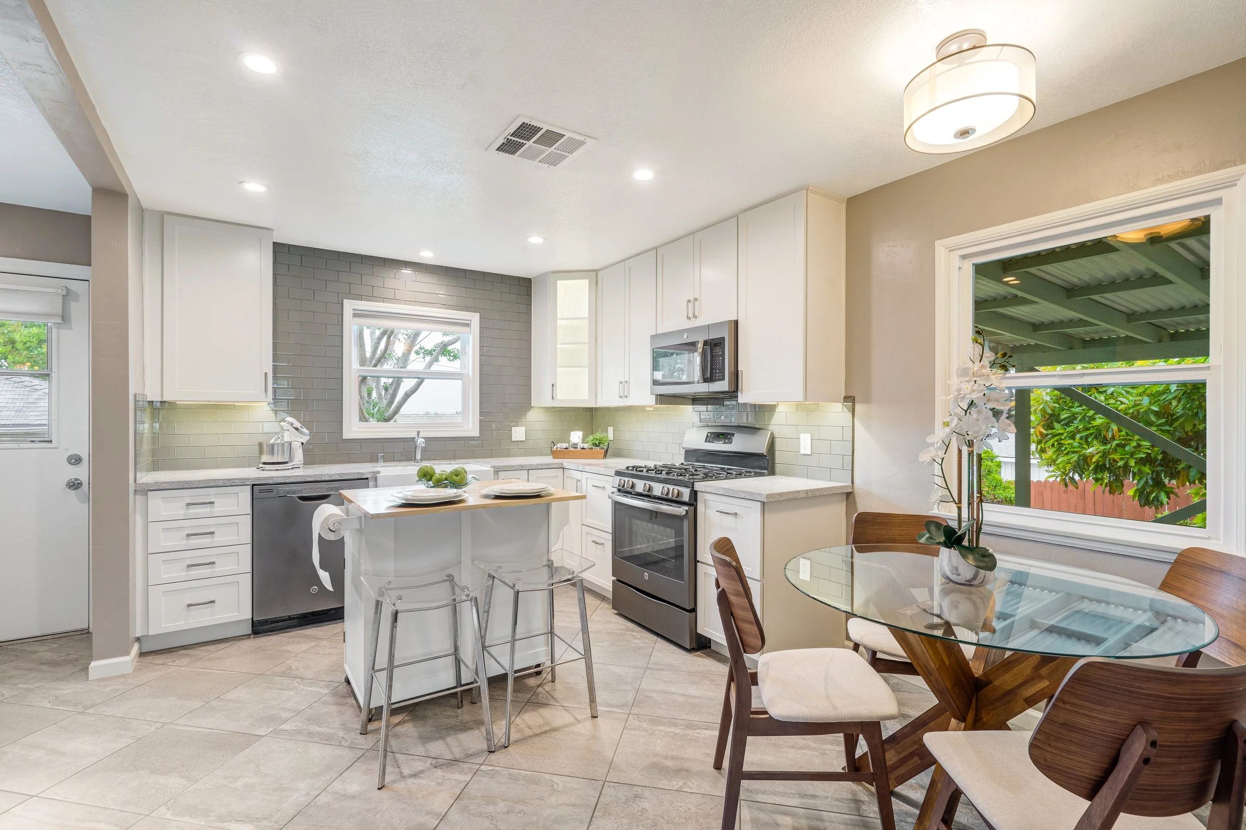 435 E Crescent Ave Redlands, CA (Cristina C)-13-5.jpg