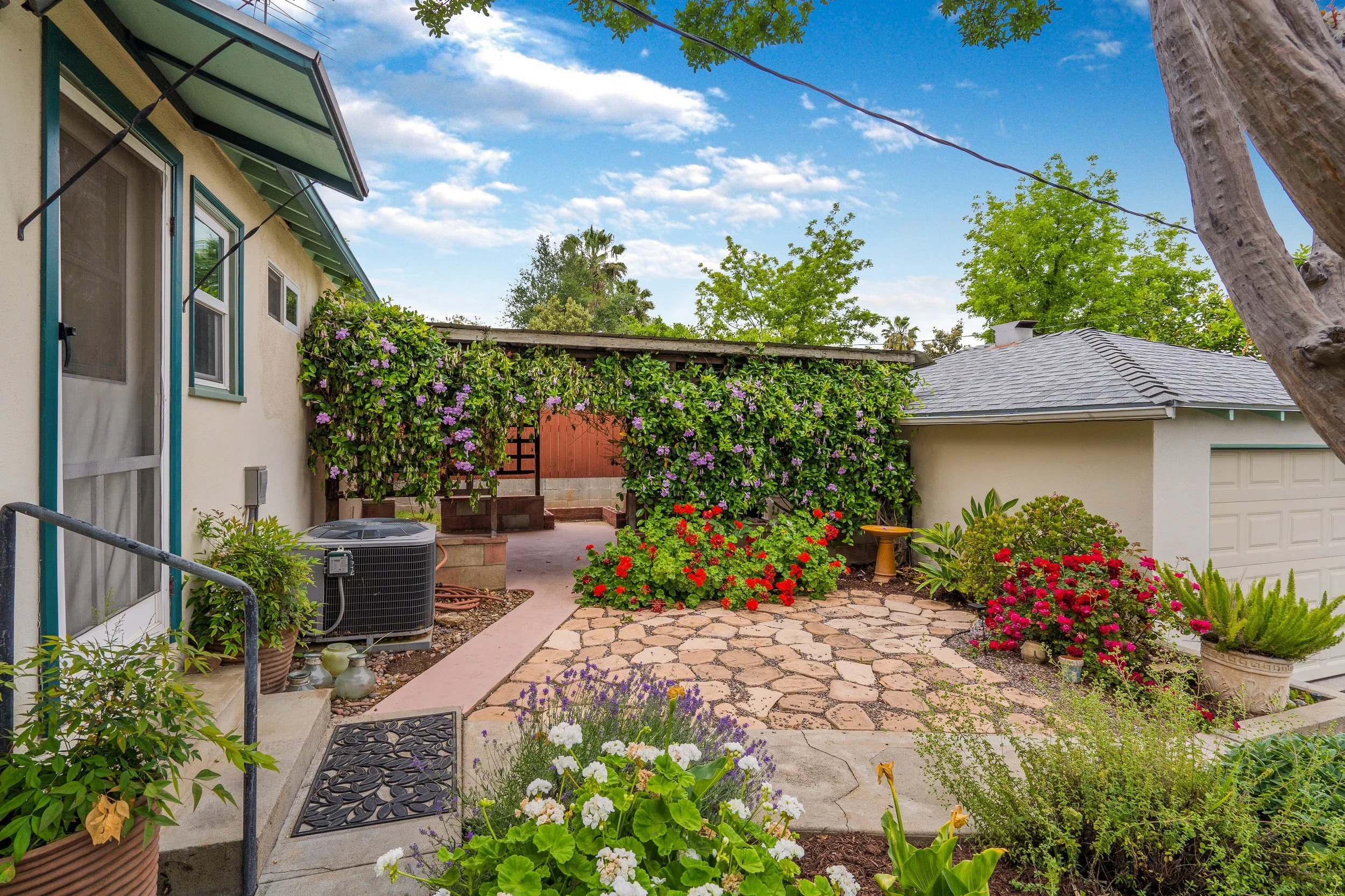 435 E Crescent Ave Redlands, CA (Cristina C)-36-28.jpg