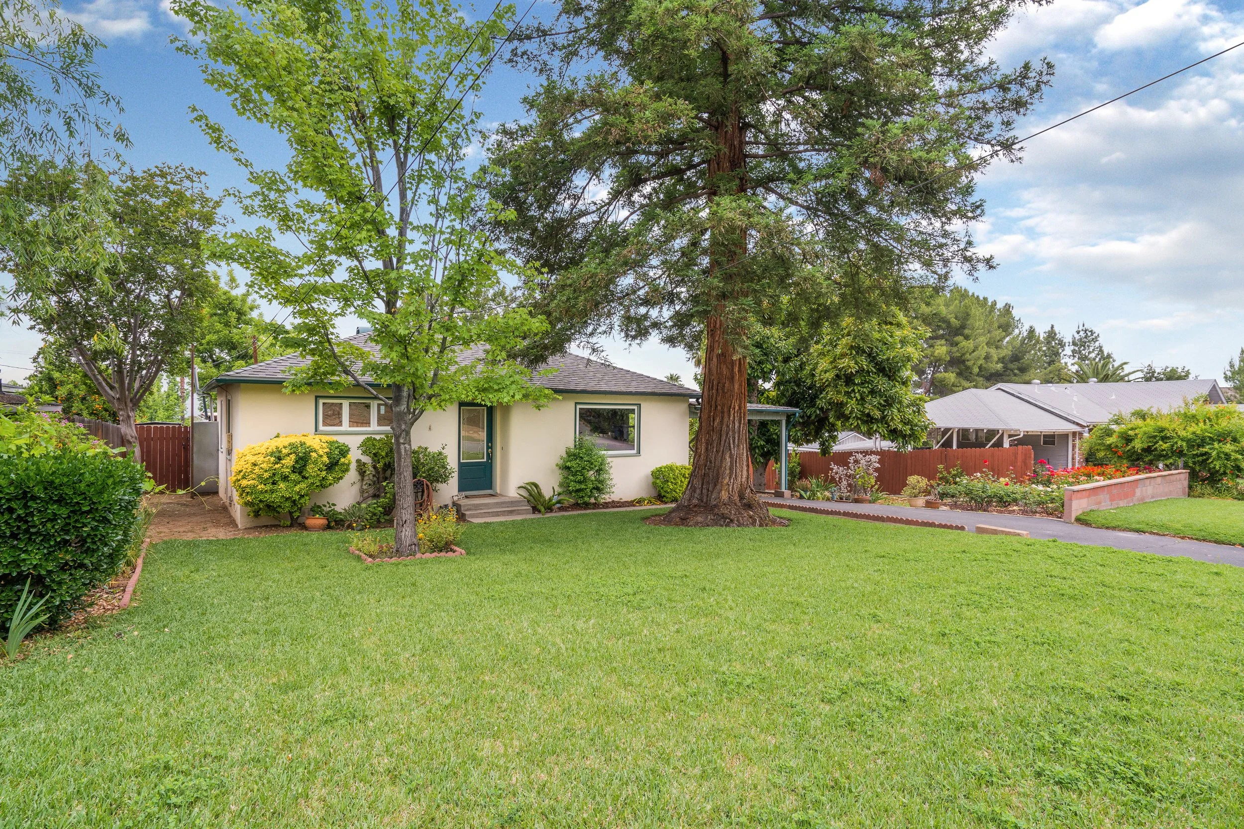 435 E Crescent Ave Redlands, CA (Cristina C)-26-18.jpg