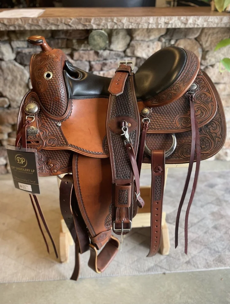 Selle De Représentation DP SADDLERY Avec Accessoires - Neuve