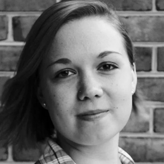 4f9e09e3d6-headshot.jpg