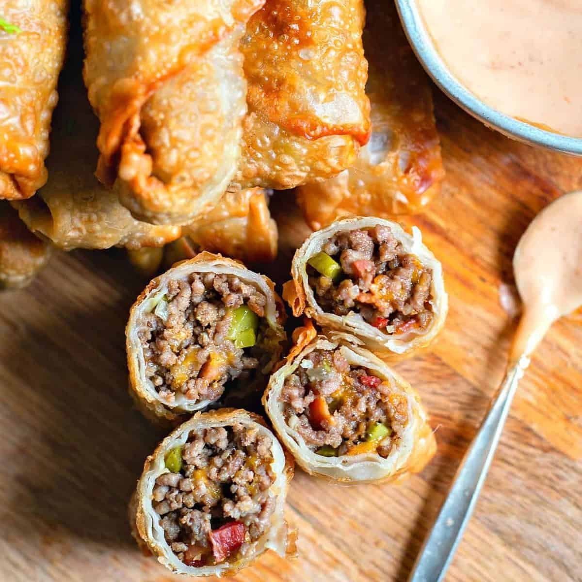 CHEESEBURGER-EGGS-ROLLS-WITH-DIPPING-SAUCE.jpg