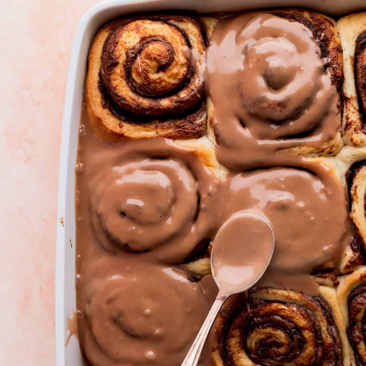 nutella cinnamon roll.jpeg