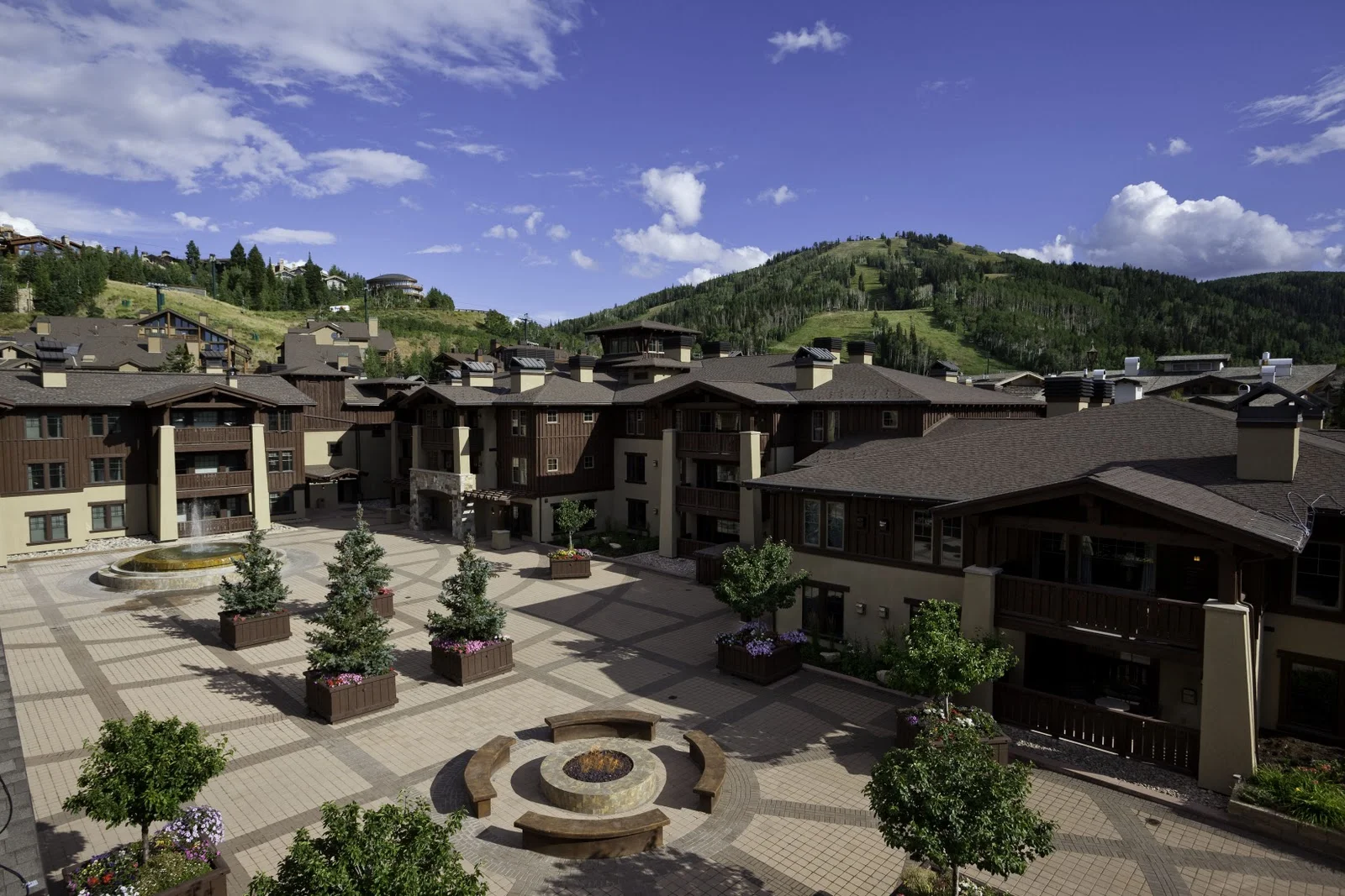 Chateaux Courtyard.jpg