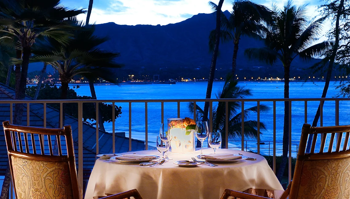 Halekulani-SuiteLife-01.jpg