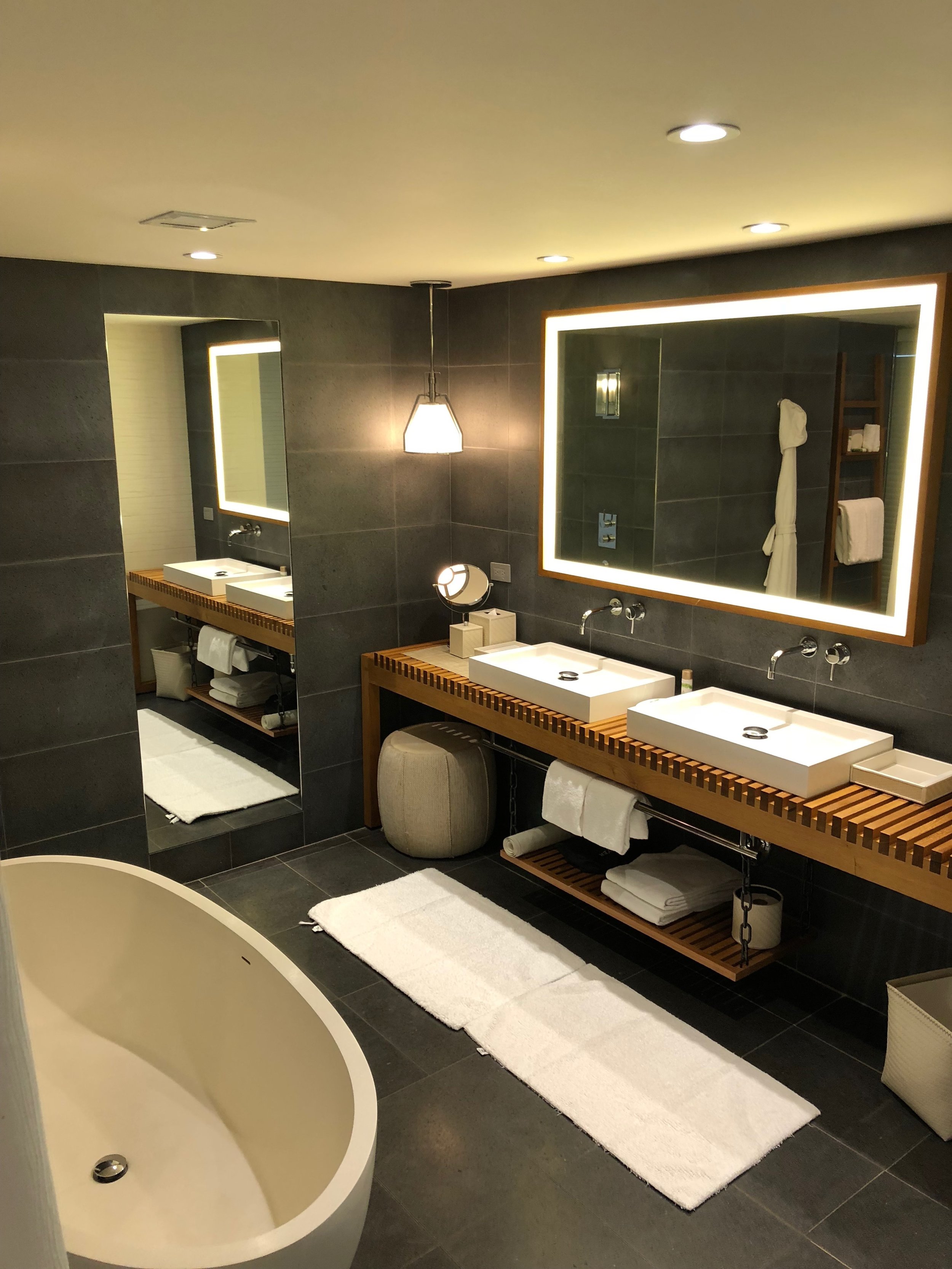 Bathroom of the Deluxe Suite