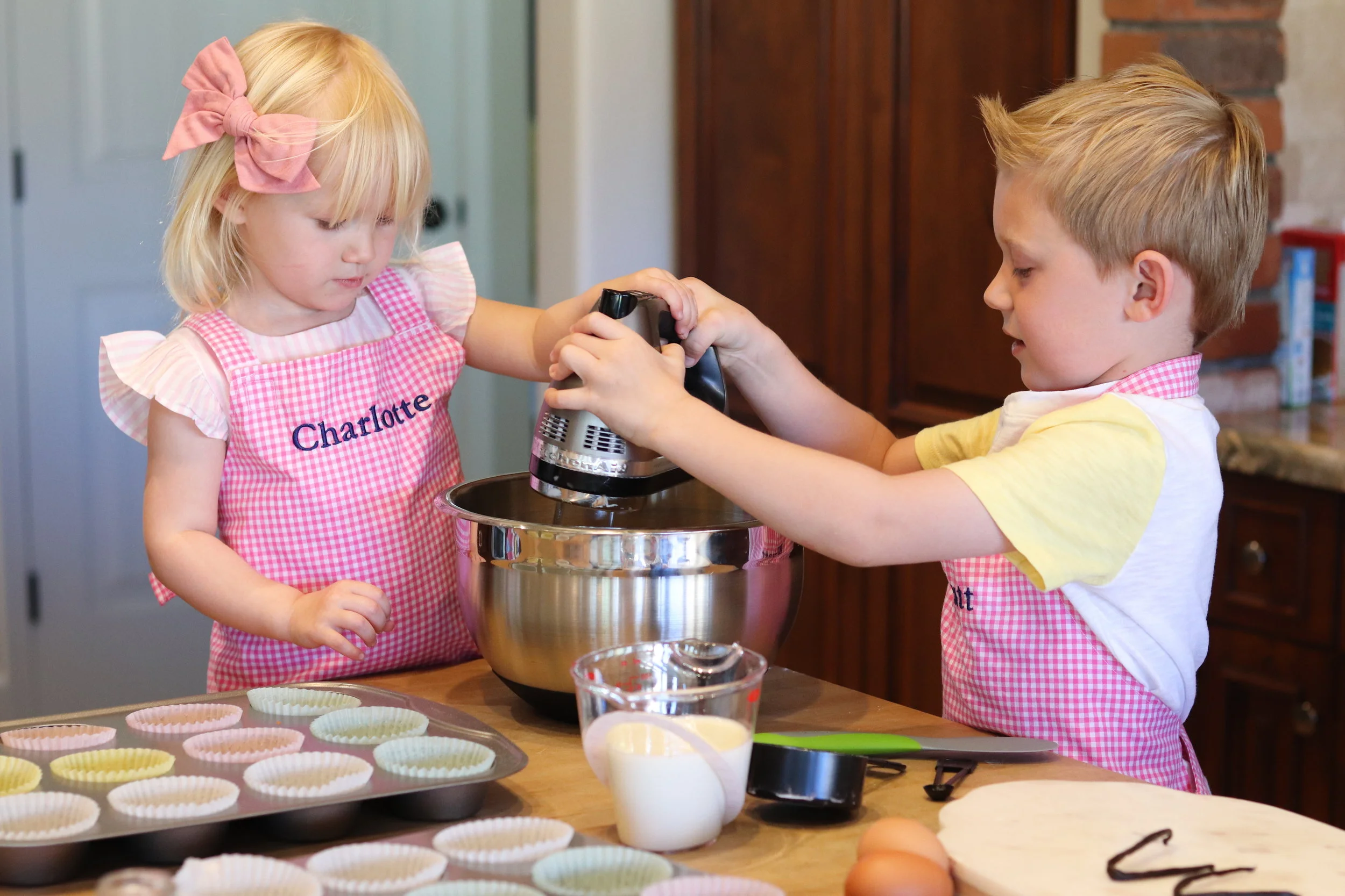 make-it monday: vanilla bean cupcakes + cream cheese frosting