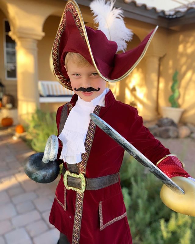 &ldquo;Look alive, you swabs!&rdquo;🏴&zwj;☠️☠️ A little Halloween fun with Captain James Hook... after all, what would the world be like without Captain Hook?✨
