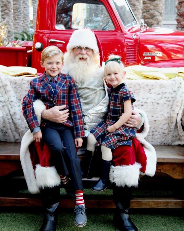 🎶 He's making a list, Checking it twice;
Gonna find out who's naughty or nice 🎶 🎅🏻❤️👦🏼👧🏼 #Tradition 👉🏻#wyattsantastareoff