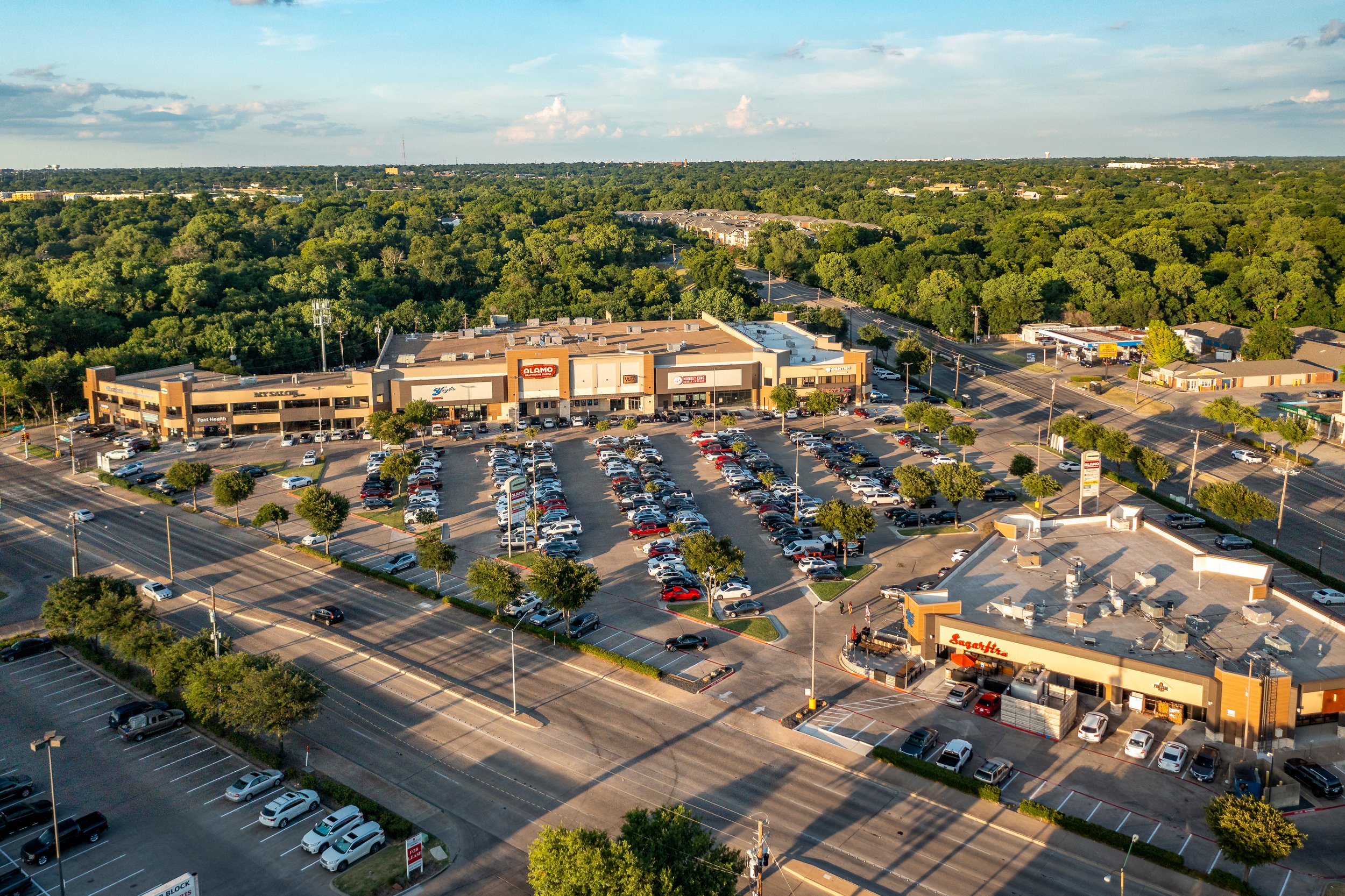 CREEKSIDE SHOPPING CENTER | 6750 - 6780 Abrams Road, Dallas, Texas 75231