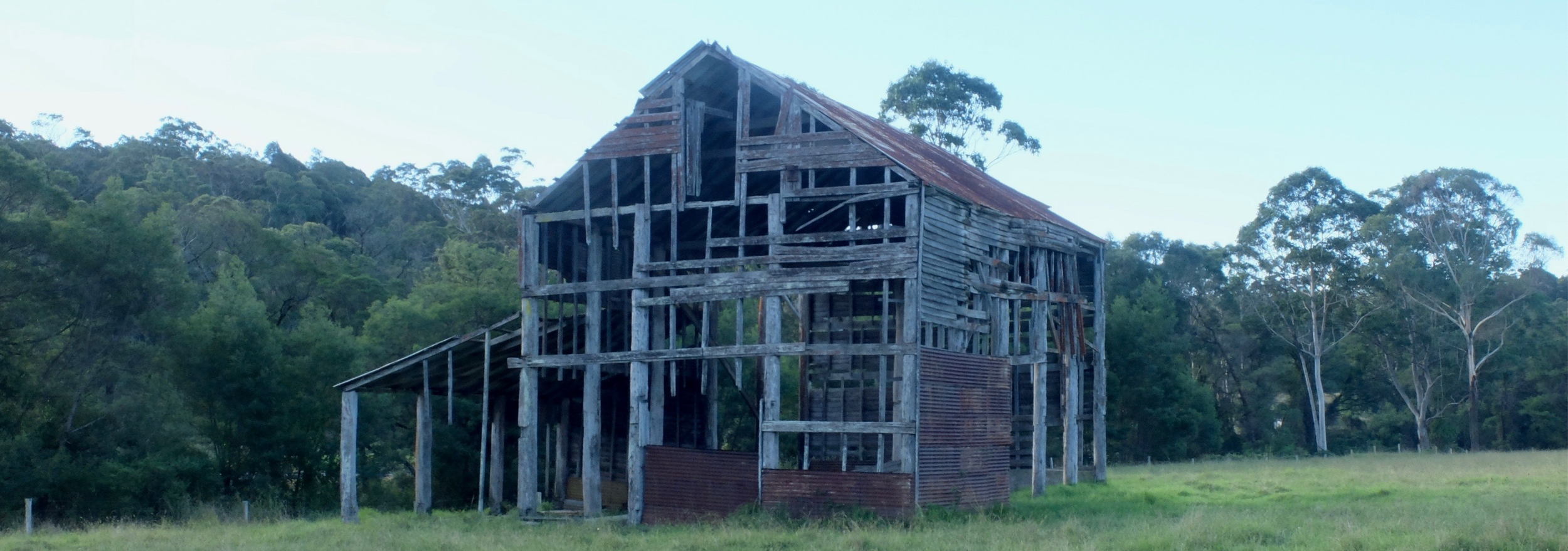 Whenever I hear ‘shed’ I think of this one on the NSW South Coast. I’m not sure how it’s still standing.