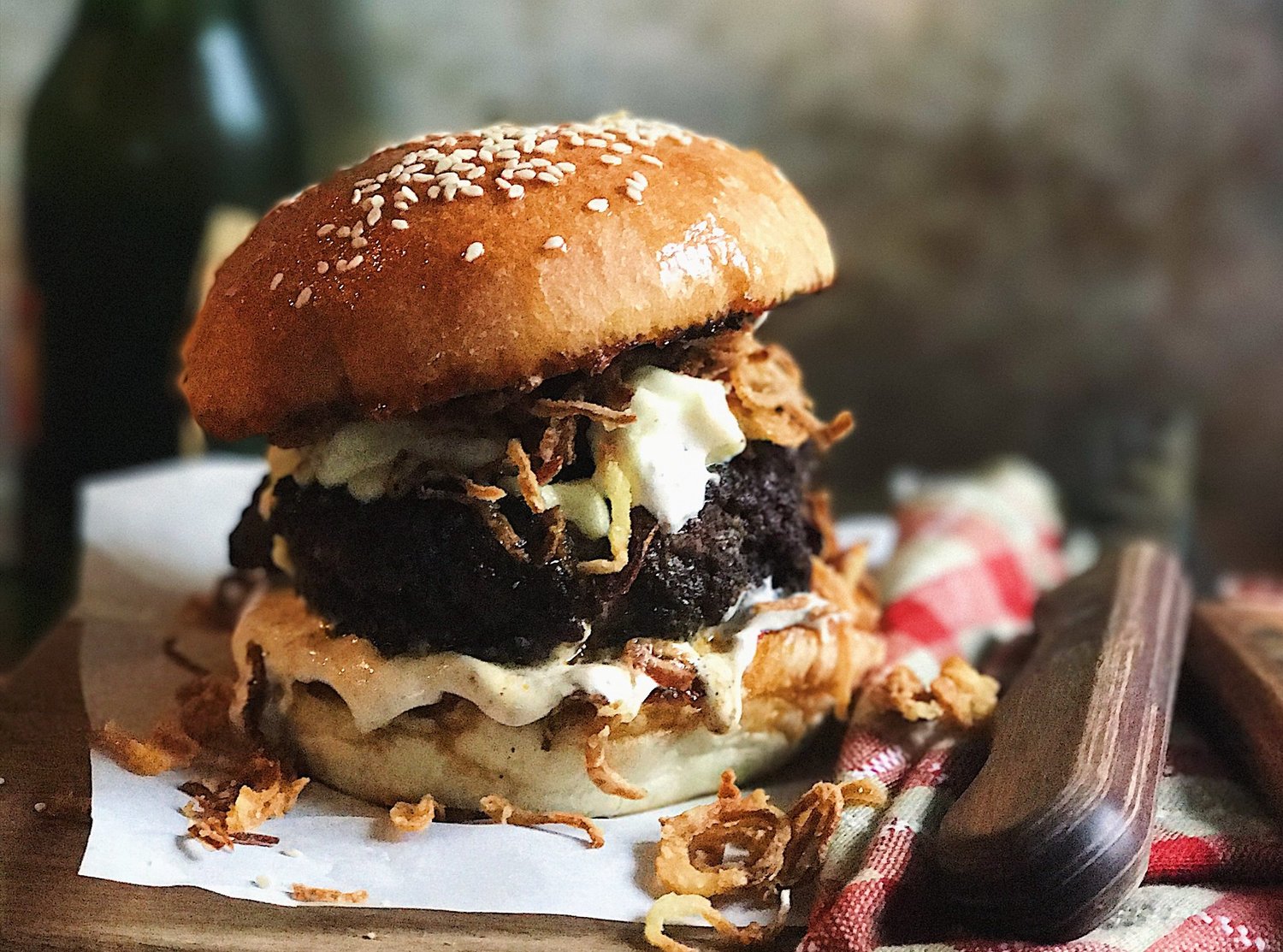 An Outstanding Burger — Lisa Dawn Bolton, image size:1500x1113