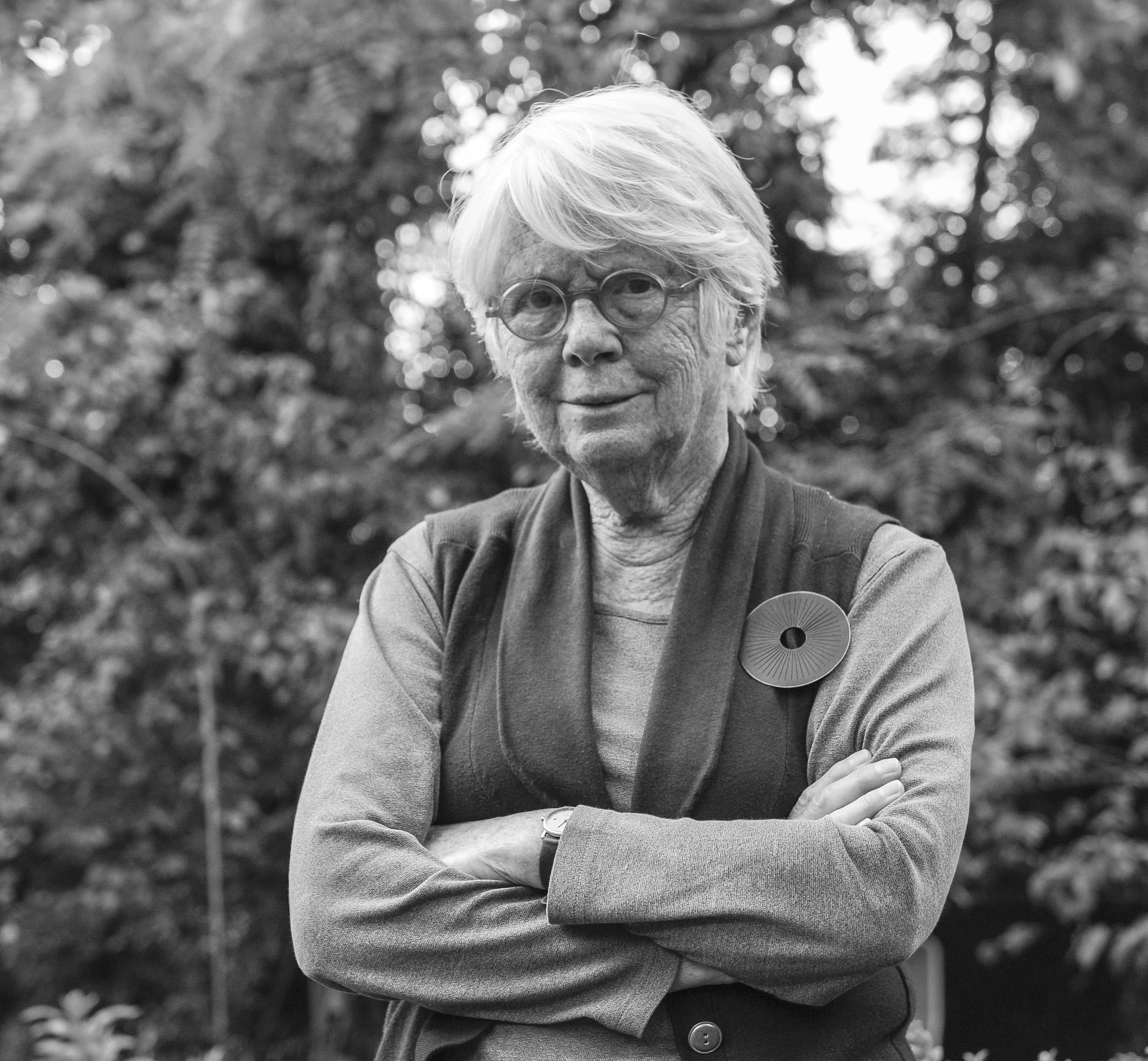 NEL LINSSEN (1935-2016) is a Dutch artist who explored the possibilities of paper for over thirty years. Working intuitively, she designed jewellery whose structures and rhythms were inspired from the natural world. Often starting from a simple ob