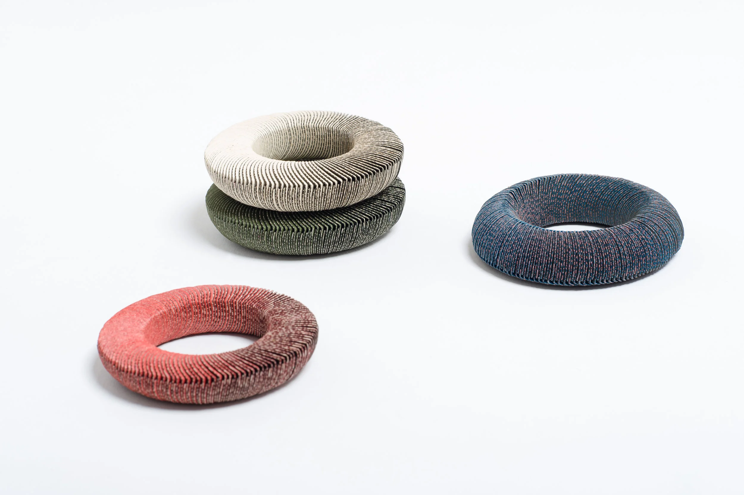   Bracelets  — paper  diam. 8.5 cm / section: 2.5 cm 