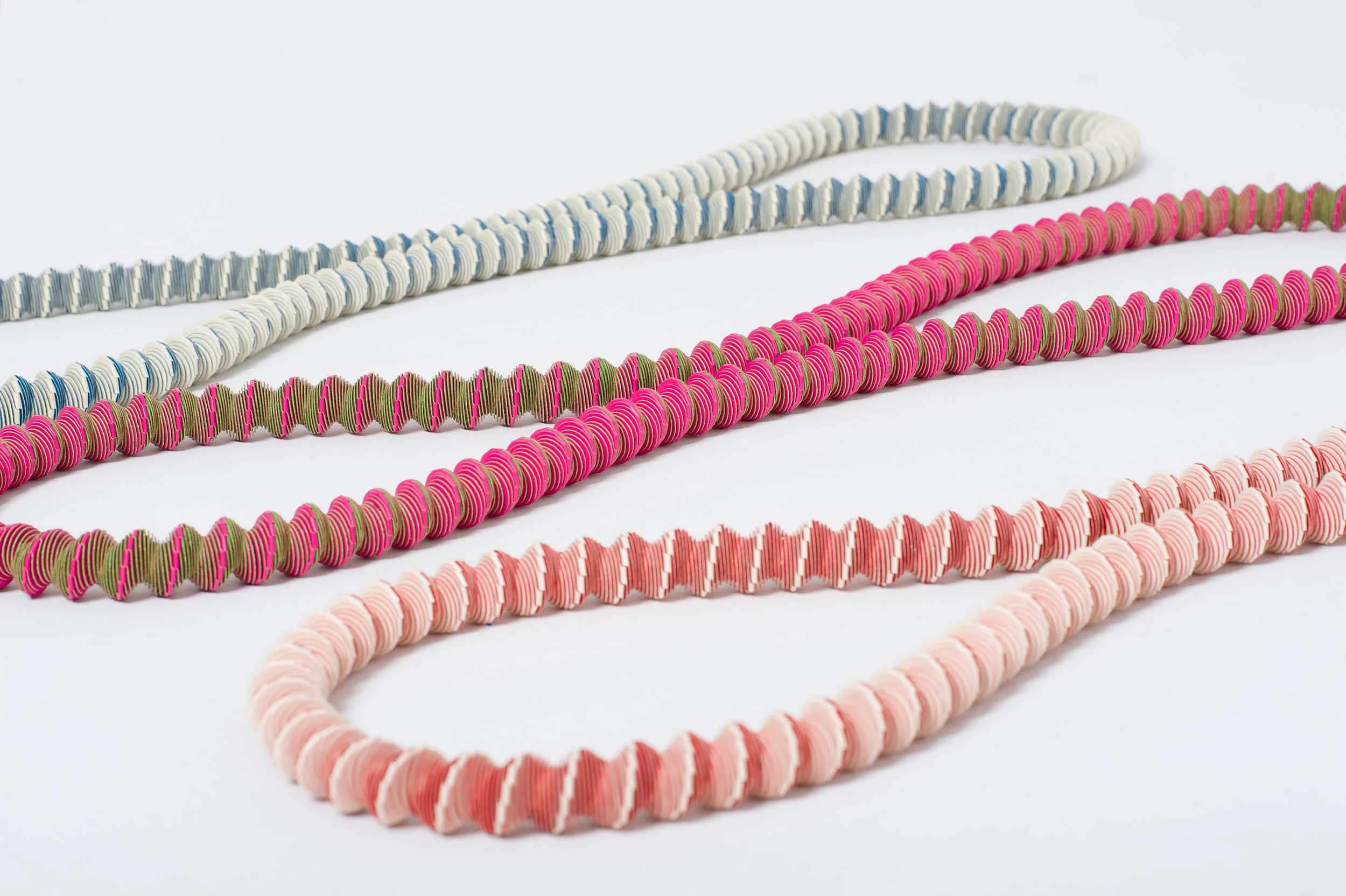   Twisted necklace pink green  — paper  length: 53 / section: 1.5 cm  c. 1999 