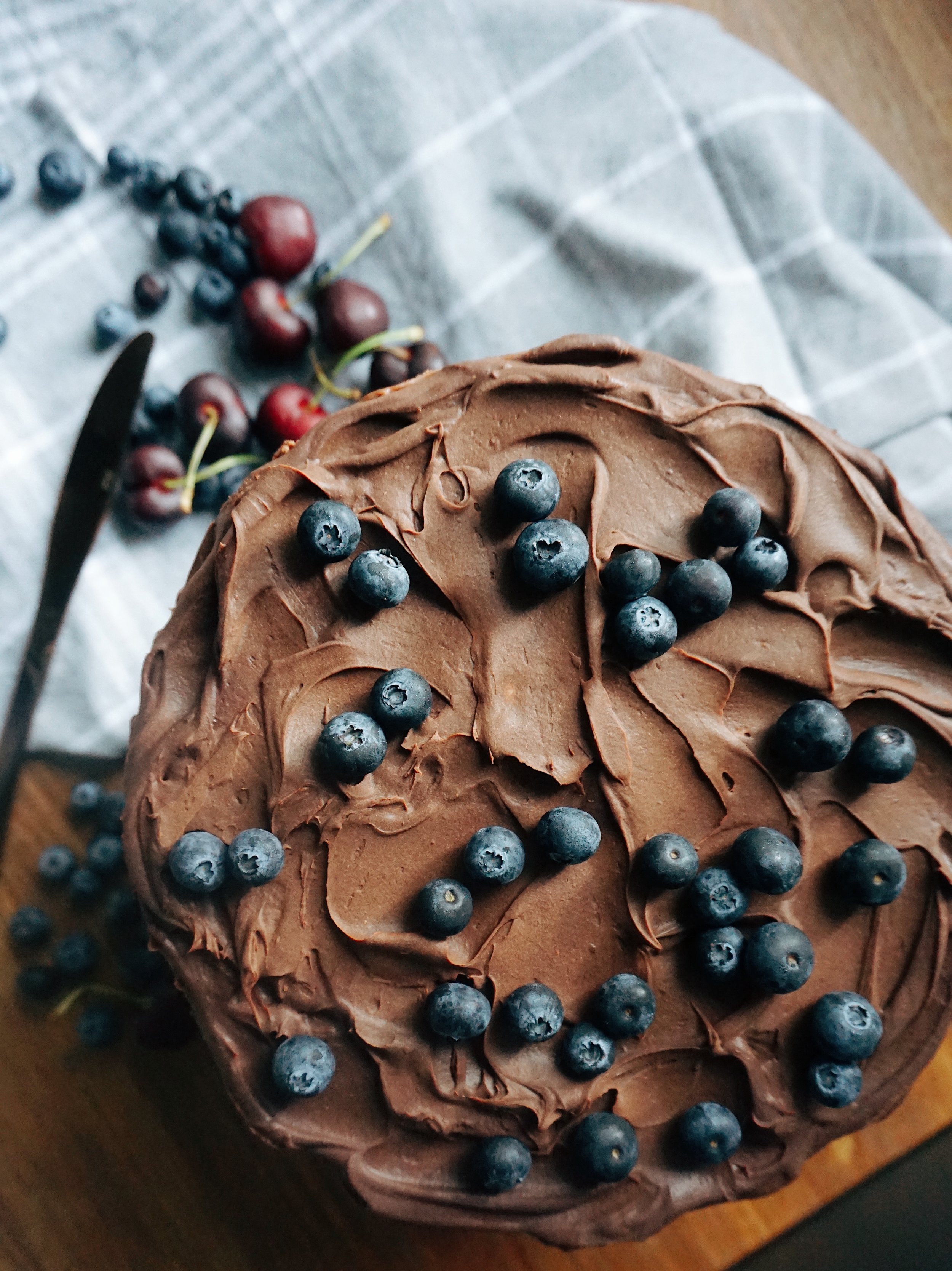 Congrats Tragic Related vaniļas krēma kūka ar šokolādi — našķoties