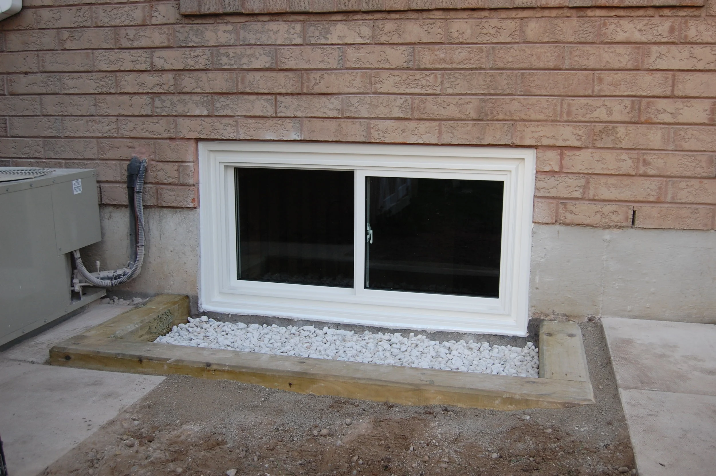 tj and saras window 190.JPG