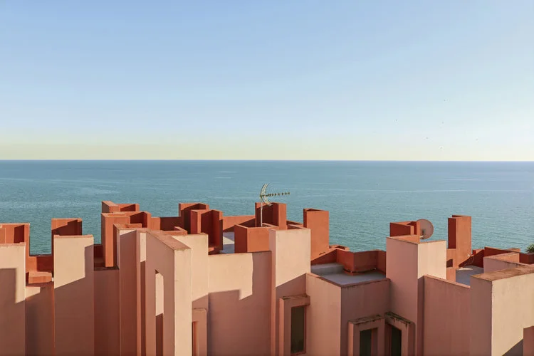 Muralla Roja. Foto: Tekla Severin