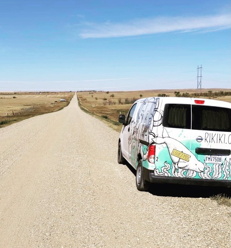 &Ccedil;a fait changement de nos d&eacute;cors habituels! Un Rikiki en Saskatchewan! Direction l&rsquo;Ouest Canadien 🏞🚌