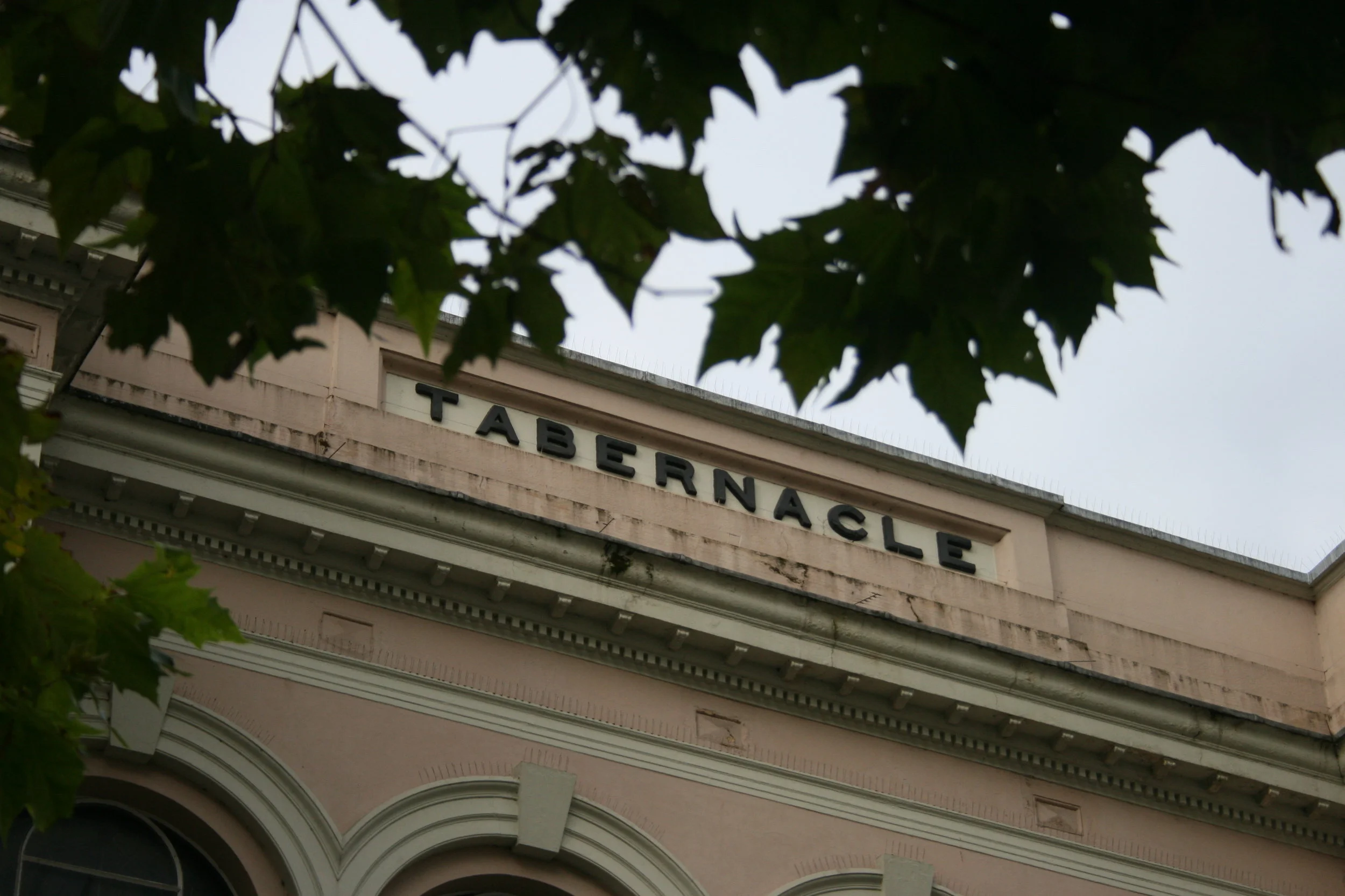 Gweddi o ganol arswyd&nbsp;&nbsp;gan y Tad Richard Henrick