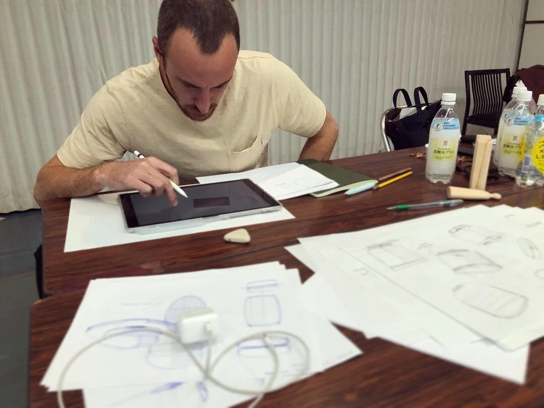  A designer using his iPad to sketch an idea 