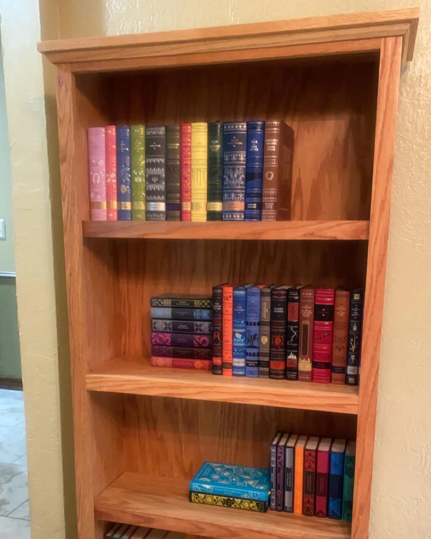 Oak bookcase finished a couple of months back. This one turned out better than I expected. #woodworking #woodworker #bookcase #books #homedecor