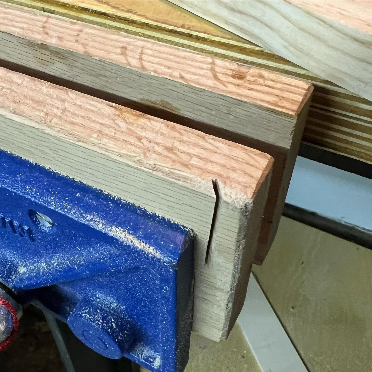 Whoops! I wondered why the cut seemed more difficult. Turns out the blade went into the vice&rsquo;s wooden jaws. #mistakesweremade #mistakeshappen #woodworking #woodworker #workbench