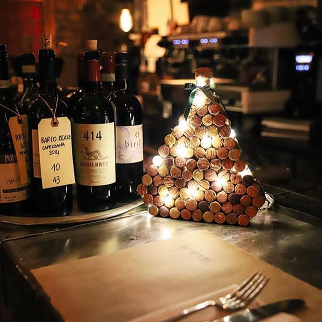 All of the holiday feels📍@fiaschetteriapistoia 🎄✨ 🍷 not to mention the best homemade meal you&rsquo;ll find in the city 💫🍝 | 📸:@tinabfoto