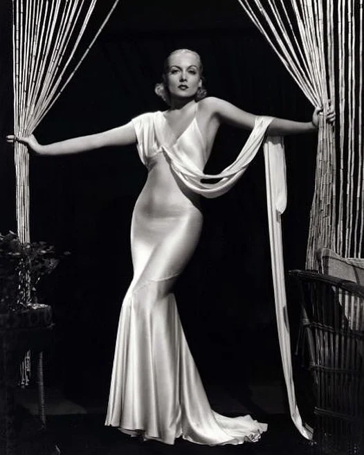 Channeling vintage Hollywood vibes in preparation for TIFF next week. Carole Lombard by E R Richee, 1933.