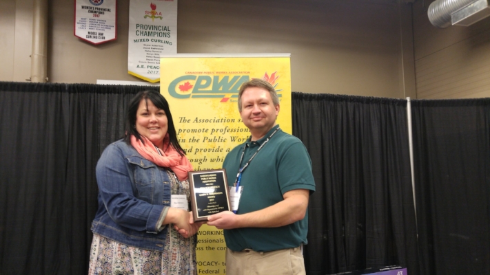Staci Dobrescu receiving the Harry S. Swearingen award from Dale Petrun